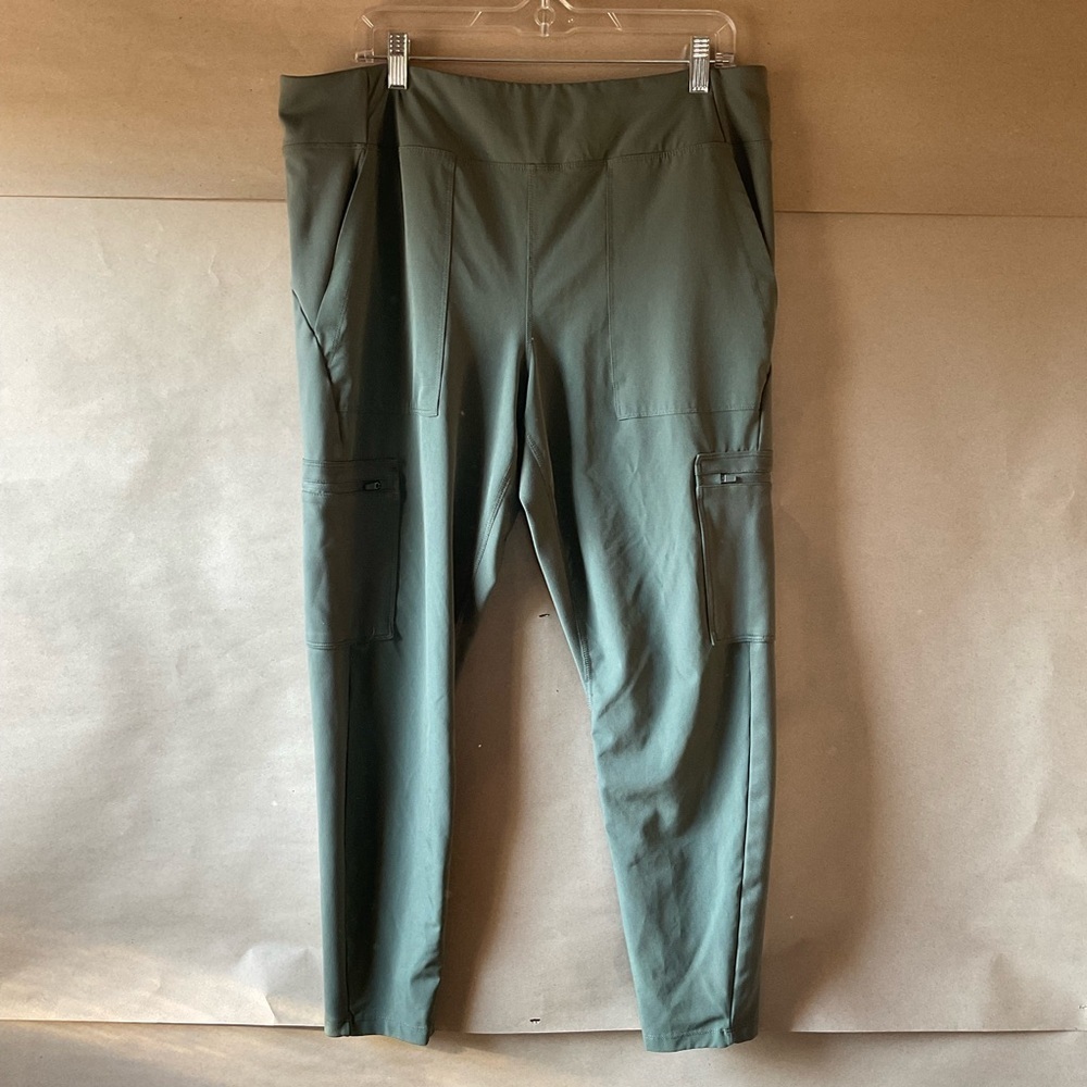 Avia women’s Olive Green Cargo Pants. Stretch. Size XXL